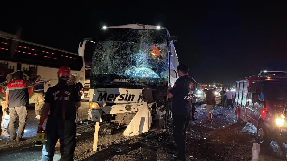 Şanlıurfa'da İki Otobüs Çarpışması: 13 Yaralı