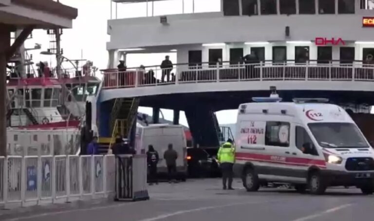 Feribotta panik anları: Dengesini kaybeden yolcu denize düştü! – Türkiye haberlerini kırmak