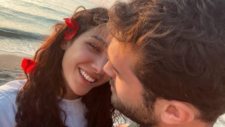 Aybüke Pusat ile Furkan Andıç aşka geldi! Romantik kareler gündemde